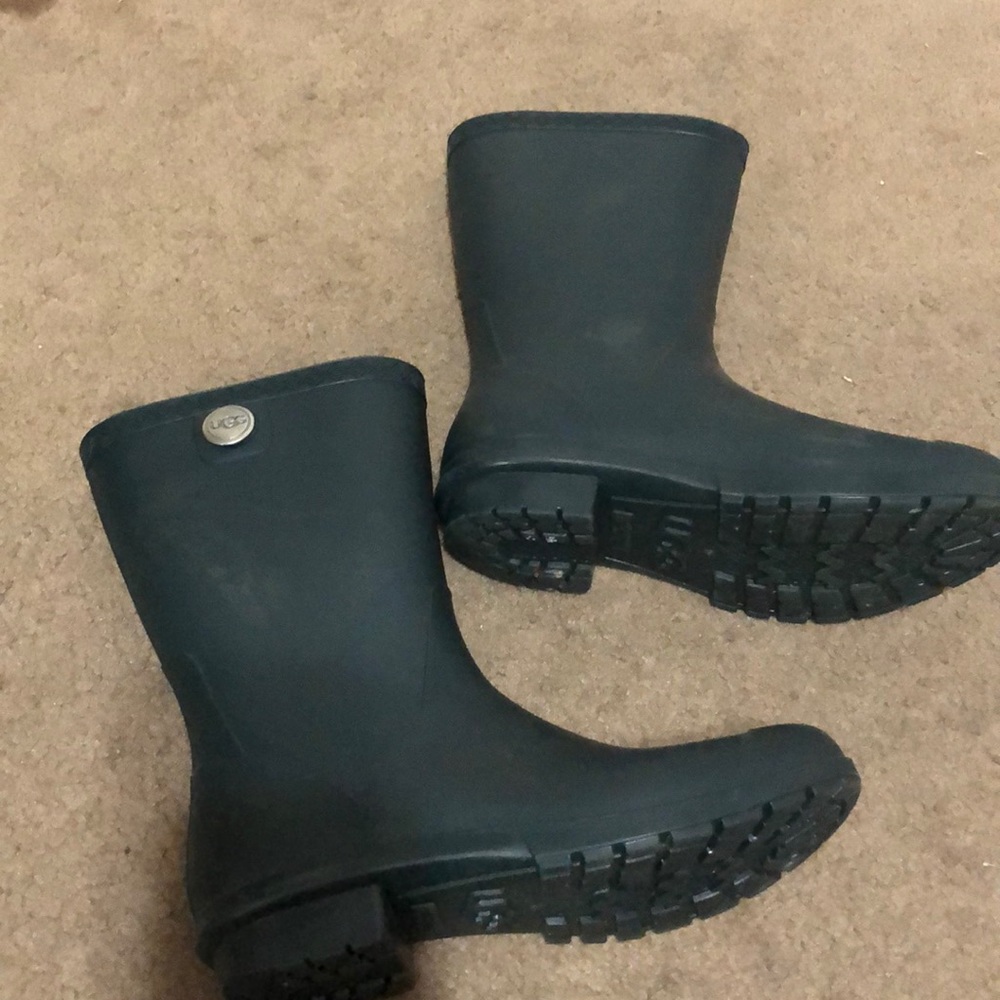 Ugg rain boots